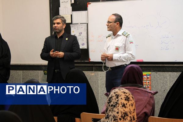 دوره تخصصی مربیان کاردان پیشتاز در شهرستان رباط‌کریم