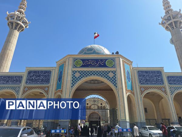حضور پرشور دانش‌آموزان عضو سازمان دانش‌آموزی در نمازجمعه اصفهان