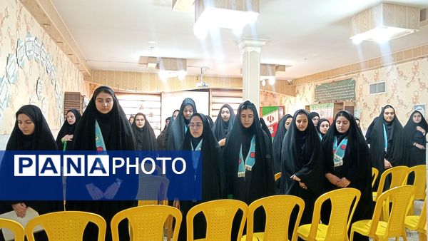 یادواره شهدا؛ عطر ایثار در دبیرستان نمونه محمودیه پیچید