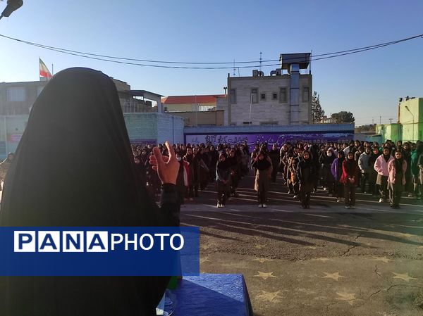 آیین معرفی همیاران معلم در دبیرستان نمونه اندیشه 