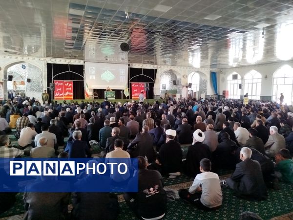 نماز جمعه شهرستان کاشمر با حضور پر رنگ مردم ترشیز کهن برگزار شد 