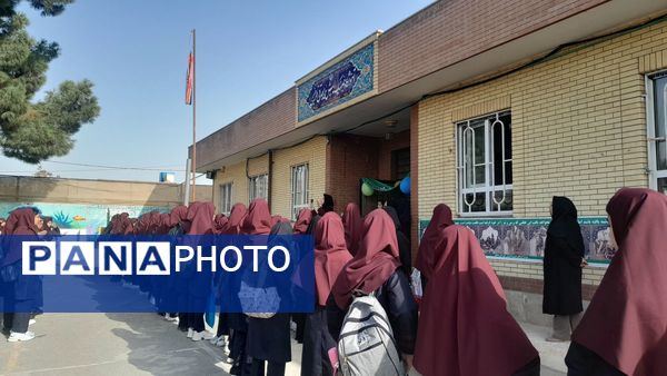 برگزاری‌ مراسم‌‌ روز اول‌ مدارس‌ و هفته‌ دفاع‌مقدس‌ در دبیرستان‌  مخدره‌ مرآتی