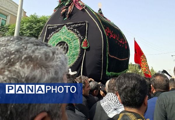 آیین نخل گردانی روز عاشورا با حضور کم نظیر مردم منطقه امامزاده بادرود