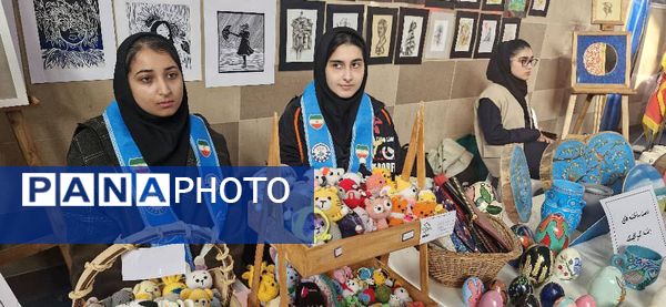 افتتاح نمایشگاه دست‌سازه‌های هنرجویان هنرستان‌های محمودآباد 