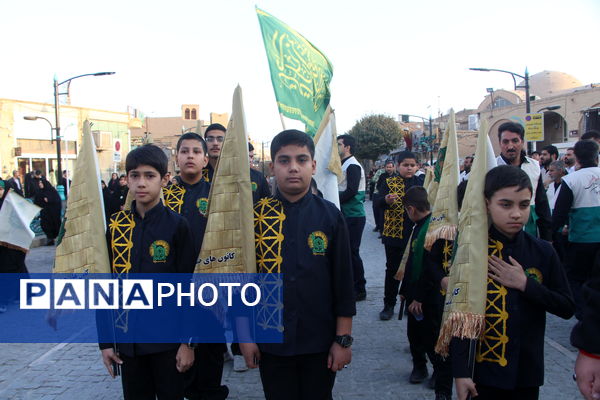 کاروان نمادین حضور امام رضا (ع) در یزد