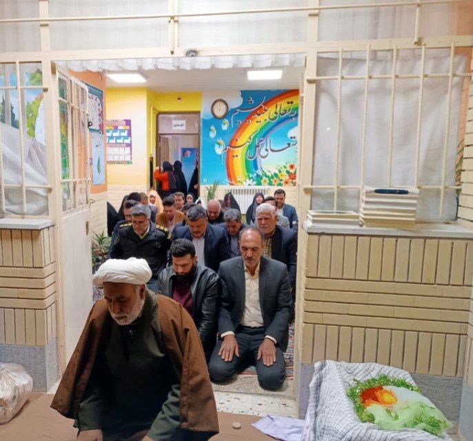 محفل انس با قرآن کریم در دبیرستان دخترانه شهدای زیارت 