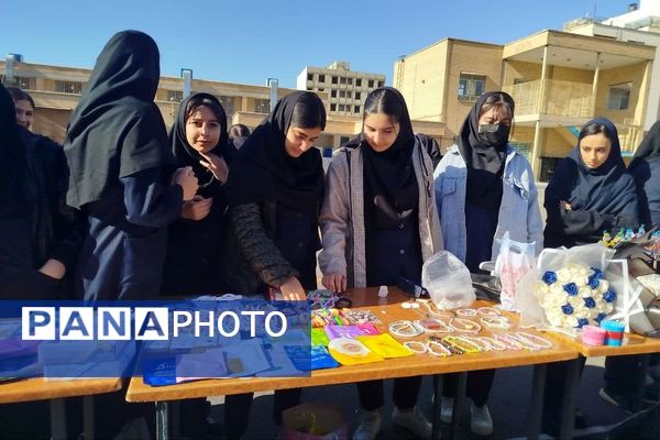 بازارچه نوروزی در هنرستان مرضیه 