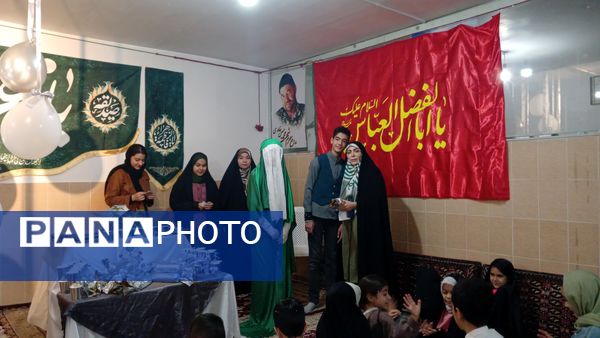 تقدیر دانش‌آموزان فعال فرهنگی‌هنری از مادرانشان با همکاری مربی در محمدشهر کرج