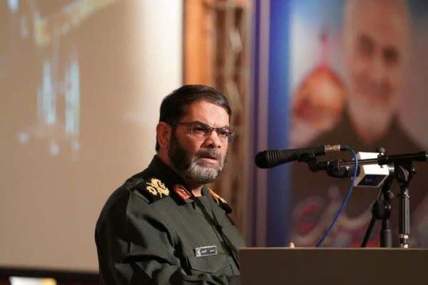 شهیدان فرهنگ عاشورا را در دفاع مقدس زنده کردند