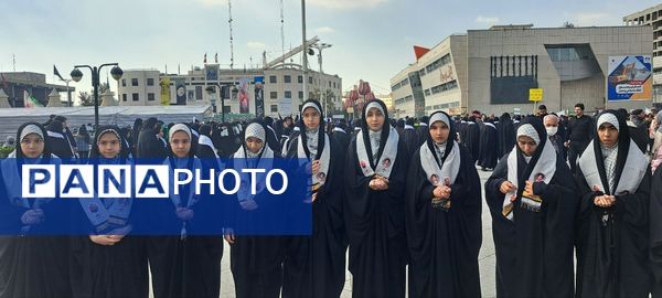 اجتماع عظیم دانش‌آموزان شهر مشهد به مناسبت روز دانش‌آموز