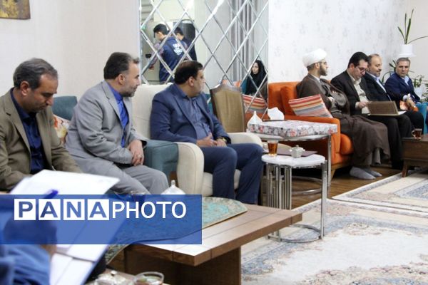 دیدار معاون پرورشی و فرهنگی وزیر آموزش و پرورش با خانواده معلم شهید «عبدالله برزگر»