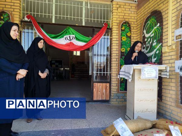 آغاز سال تحصیلی در دبیرستان نمونه زینب الکبری(س) قروه همراه با نواختن زنگ ایثار و مقاومت  