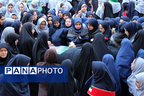 تشییع پیکر شهید گمنام در دبیرستان‌حضرت معصومه‌ ناحیه چهار کرج 