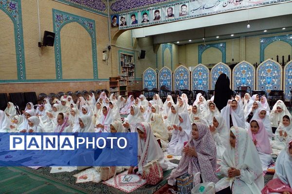 دختران مدرسه هدی 1 در خلعت زیبای عبادت
