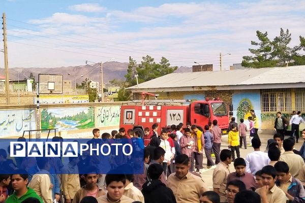 حضور آتش‌نشانان در دبیرستان میثاق کاشمر