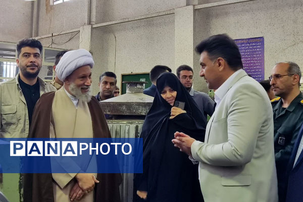 بازدید نماینده ولی فقیه استان فارس از هنرستان طالقانی در آستانه هفته بسیج