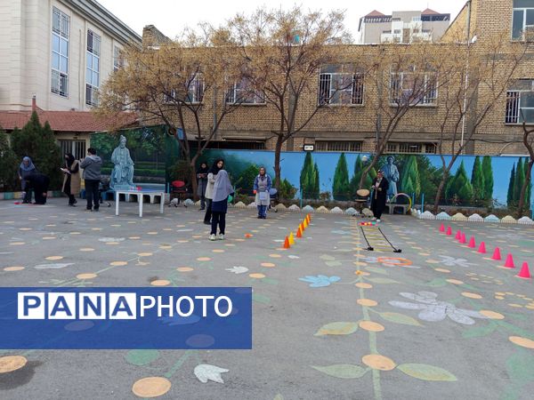 مسابقه جذاب مادر و دختر در دبستان مصلی نژاد حضرت زینب(س)