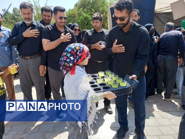 حضور دانش‌آموزان و فرهنگیان تربت‌جامی در عزاداری اربعین حسینی