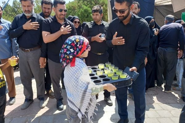 حضور دانش‌آموزان و فرهنگیان تربت‌جامی در عزاداری اربعین حسینی