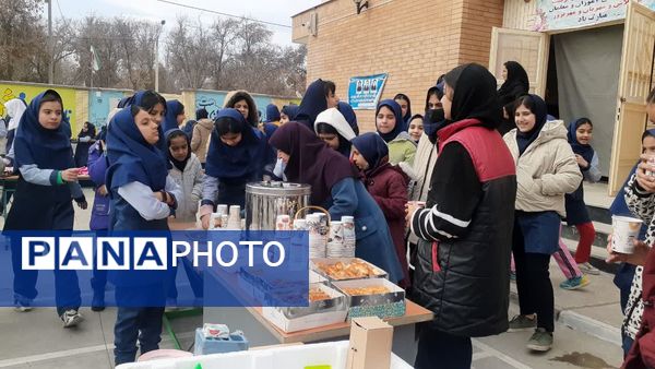 نمایشگاه دست‌ساخته‌های ورزشی و چالش عکس و لباس دوران کودکی و دلنوشته در مدرسه دخترانه ضحی ۲ شیروان