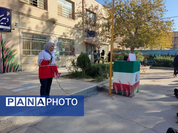 اجرای مانور زلزله  در دبیرستان دخترانه فرهیختگان