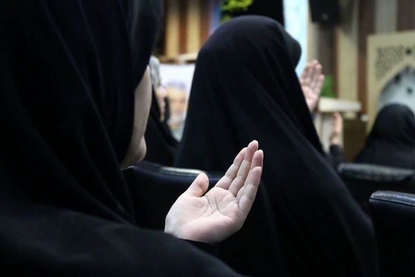 شهریار غرق در عطر فاطمی شد