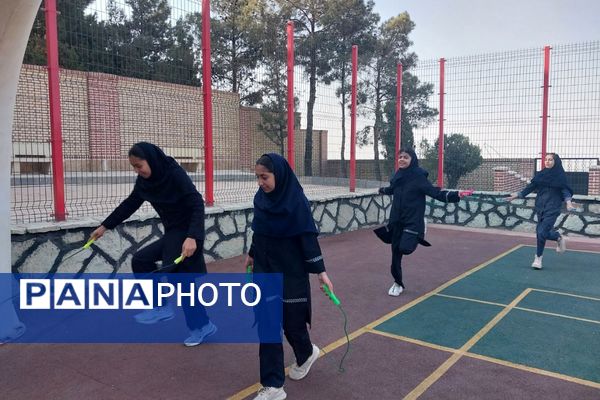 برگزاری المپیاد ورزشی درون مدرسه‌ای در مدرسه علامه مجلسی شهرستان پیشوا