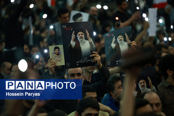مراسم وداع با پیکر شهدای خدمت در مصلی تهران