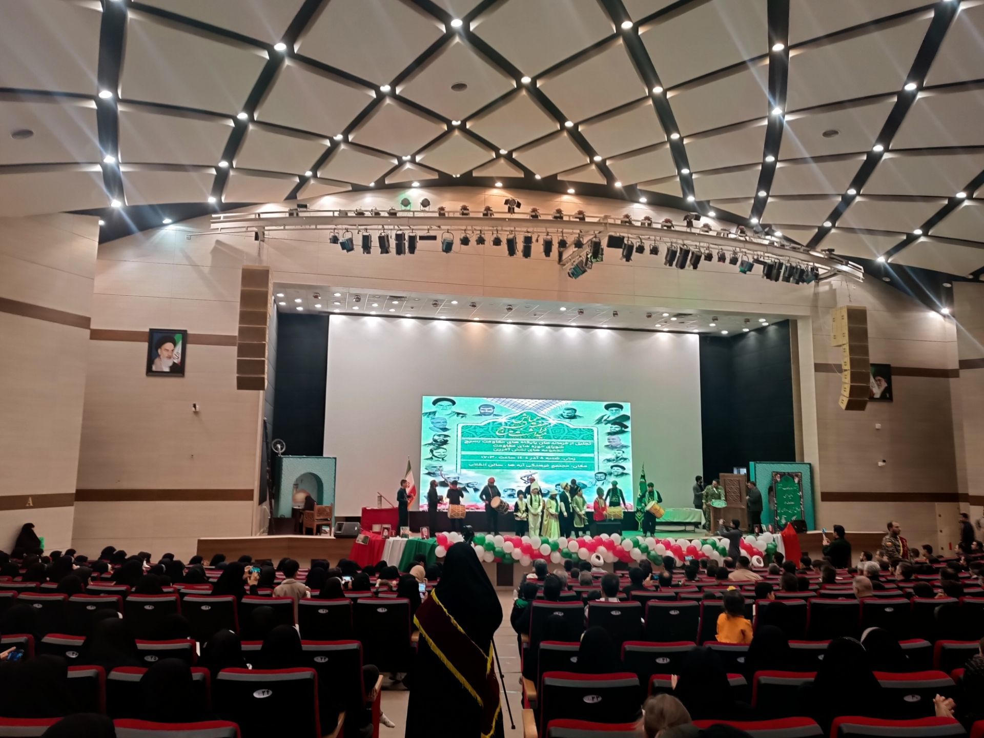 همایش گرامیداشت هفته بسیج در مجتمع آیه ها در سالن انقلاب مشهد مقدس