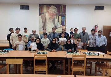 برگزاری مسابقات شطرنج به مناسبت هفته تربیت بدنی در کتابخانه پانزده خرداد