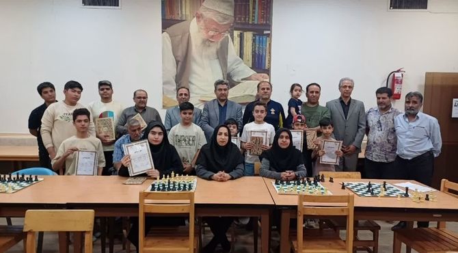 برگزاری مسابقات شطرنج به مناسبت هفته تربیت بدنی در کتابخانه پانزده خرداد