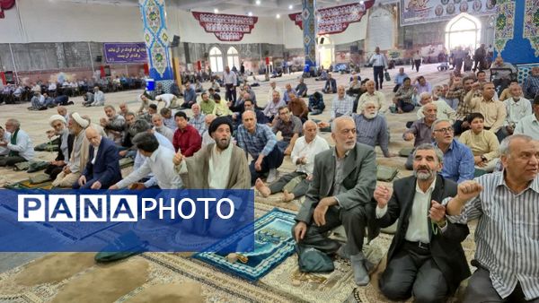 سخنرانی معاون مدیرکل و مدیر آموزش و پرورش کاشان در نماز جمعه و برگزاری میز خدمت در مصلی