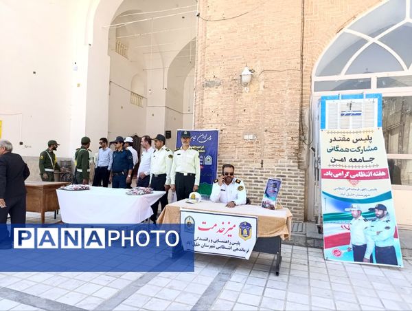 برپایی میز خدمات در مصلی نماز جمعه توسط نیروی انتظامی شهرستان خلیل اباد 