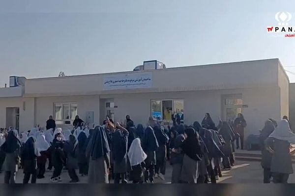 همدلی و همراهی والدین در صبحگاه دبستان علمدار تفت