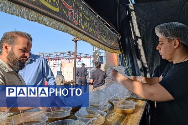 از مدرسه تا موکب حسینی؛ دانش‌آموزان پیشتاز شهرستان قدس در خدمت زائران اربعین حسینی