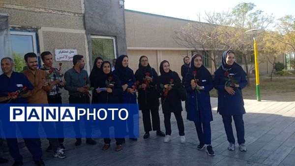قدردانی پیشتازان دبستان شهید نجفی فدافن از پرستاران بیمارستان حضرت ابوالفضل