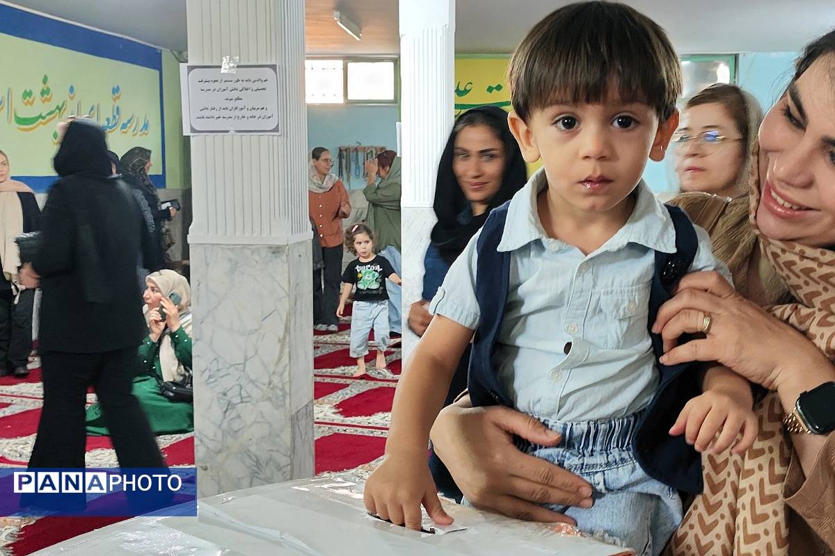 آغاز همدلی خانه و مدرسه، در جلسه انجمن اولیا و مربیان دبیرستان مهدیه