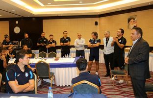 تاجرنیا در اردوی تیم فوتبال استقلال حاضر شد