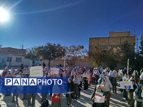 دانش‌آموزان شهید نجفی فدافن هم‌صدا با انقلاب در مراسم سیزده آبان