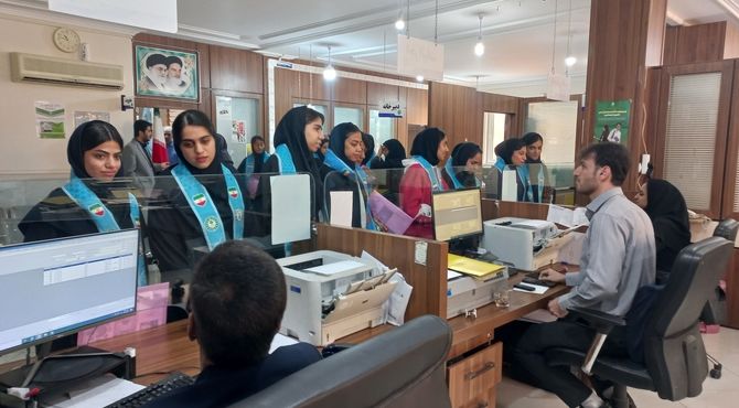 بازدید دانش‌آموزان دختر پیشتاز متوسطه دوم از اداره تأمین‌‌اجتماعی 