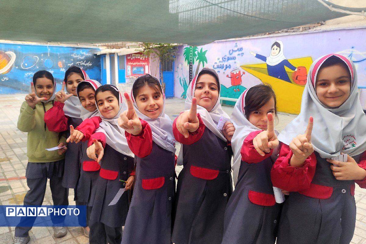 انتخابات شورای دانش‌آموزی در تمام مدارس شهرستان ملارد 