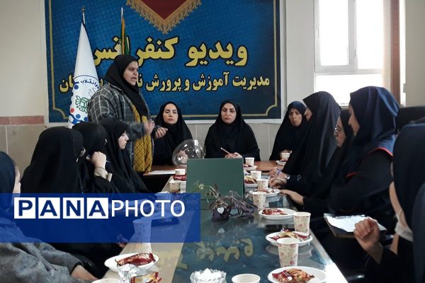 رقابت دانش‌آموزان منتخب در انتخابات منطقه‌ای شورای دانش‌آموزی بهارستان دو