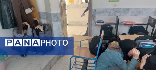 مانور زلزله در دبیرستان دخترانه امید 