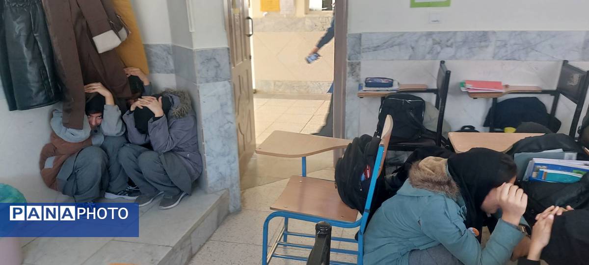 مانور زلزله در دبیرستان دخترانه امید 