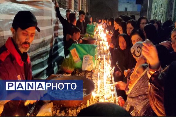 اقامه نماز ظهر عاشورا و آیین تعزیه‌خوانی در اردبیل 