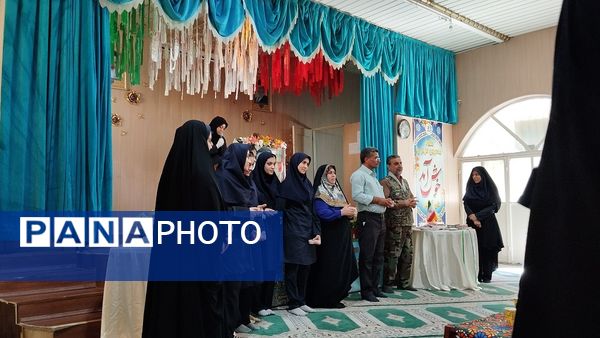 نواختن زنگ ایثار و مقاومت در دبیرستان شاهد شهید کلانتری ناحیه یک کرج 