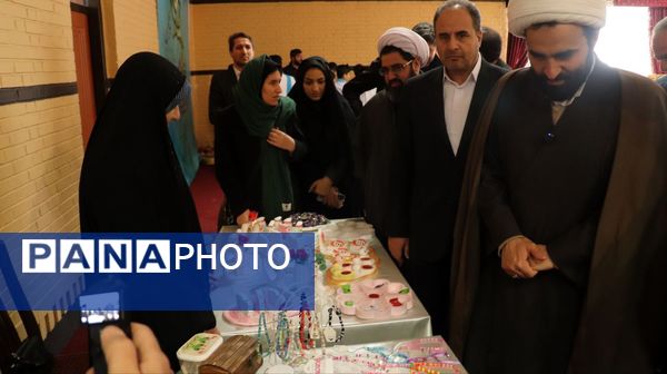 بازدید معاون وزیر از نمایشگاه دستاوردهای کانون‌های فرهنگی و تربیتی استان آذربایجان‌شرقی