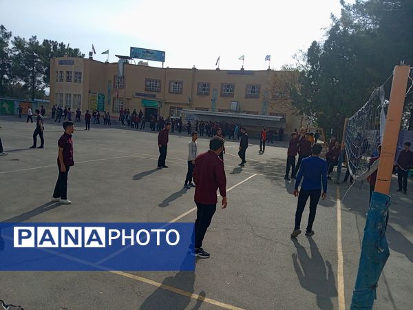 مسابقات درون مدرسه‌ای دبیرستان نمونه آیت‌الله خامنه‌ای کاشمر