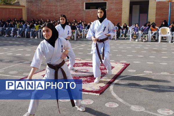 برگزاری المپیاد ورزشی دورن‌مدرسه‌ای در مدرسه حضرت خدیجه(س)بهارستان‌دو