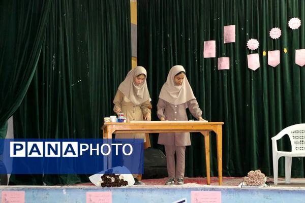 ۴۰۰ نفر از دختران پیشتاز بندرخمیر، پرچم امام مهربانی را به آغوش کشیدند